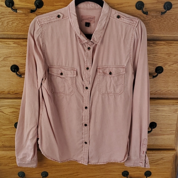 Universal Thread salmon pink button front shirt - Picture 4 of 5